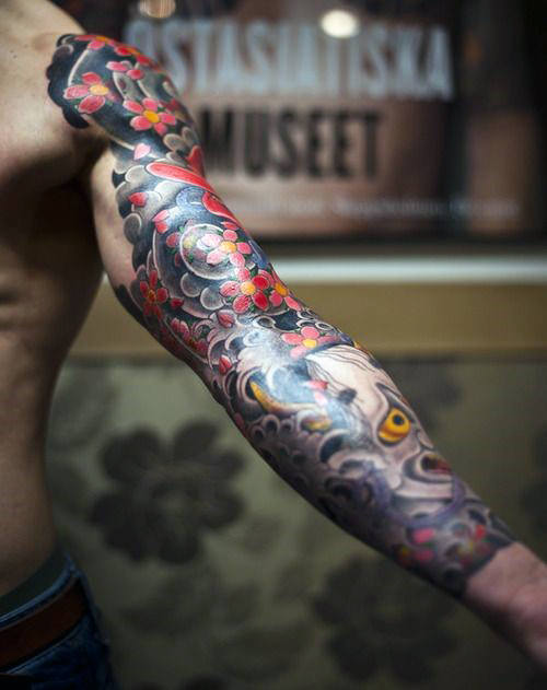 tatuaje flor para hombre 20