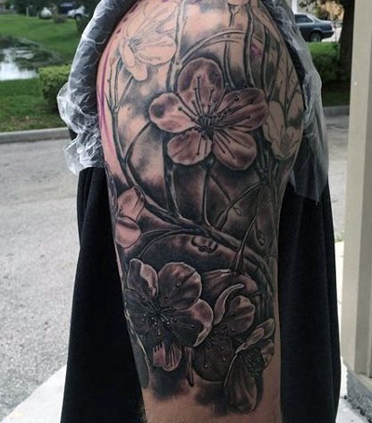 tatuaje flor para hombre 28