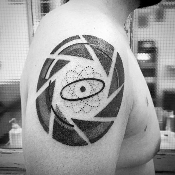 tatuaje increible brazo para hombre 24