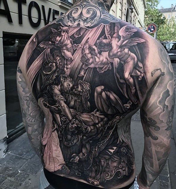 tatuaje increible espalda para hombre 06