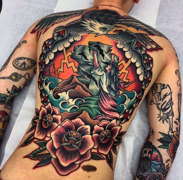 tatuaje increible espalda para hombre 09