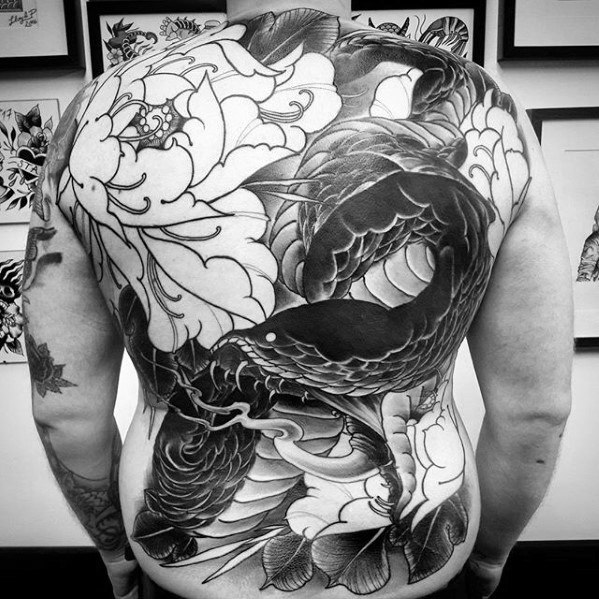 tatuaje increible espalda para hombre 10