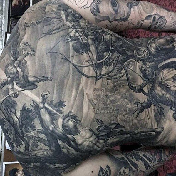 tatuaje increible espalda para hombre 14