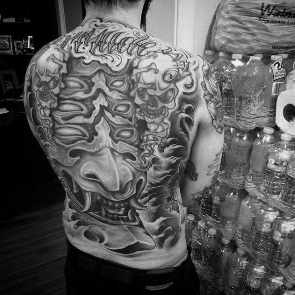 tatuaje increible espalda para hombre 16