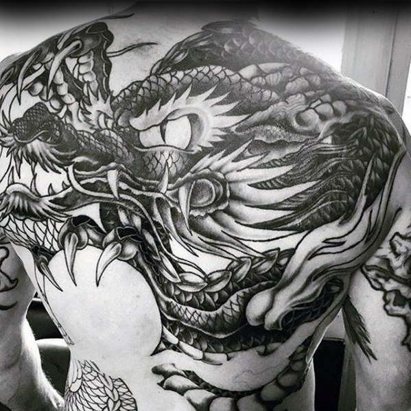 tatuaje increible espalda para hombre 20