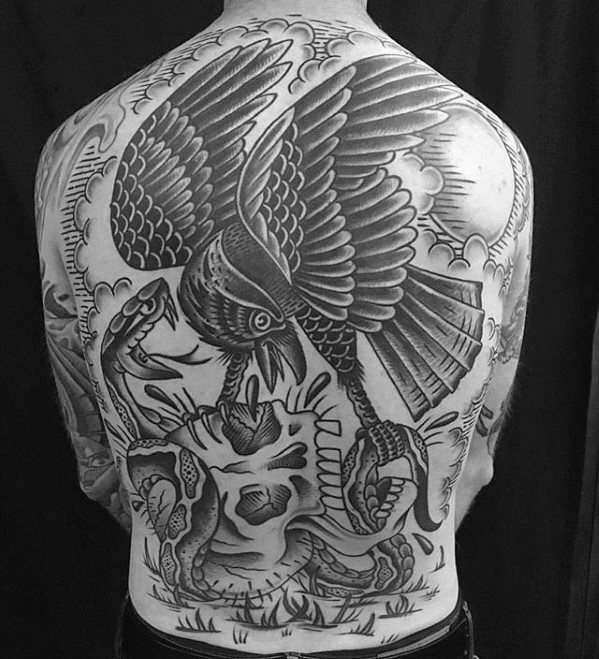 tatuaje increible espalda para hombre 23