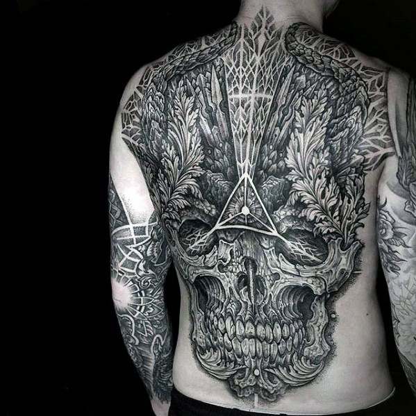 tatuaje increible espalda para hombre 32