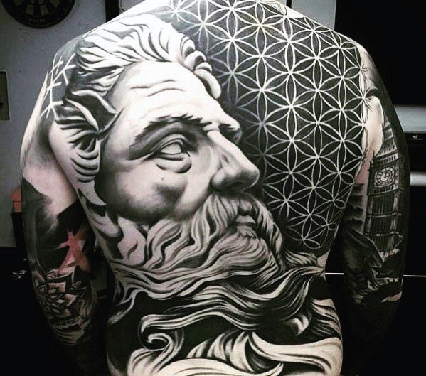 tatuaje increible espalda para hombre 35