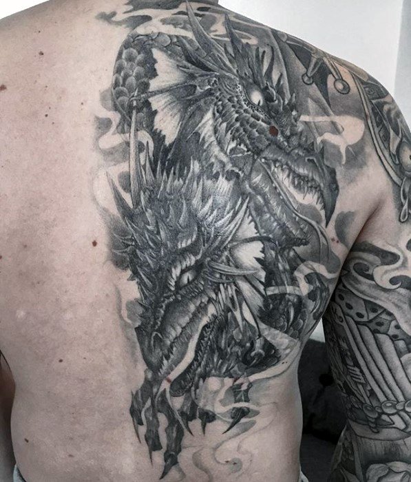 tatuaje increible espalda para hombre 42