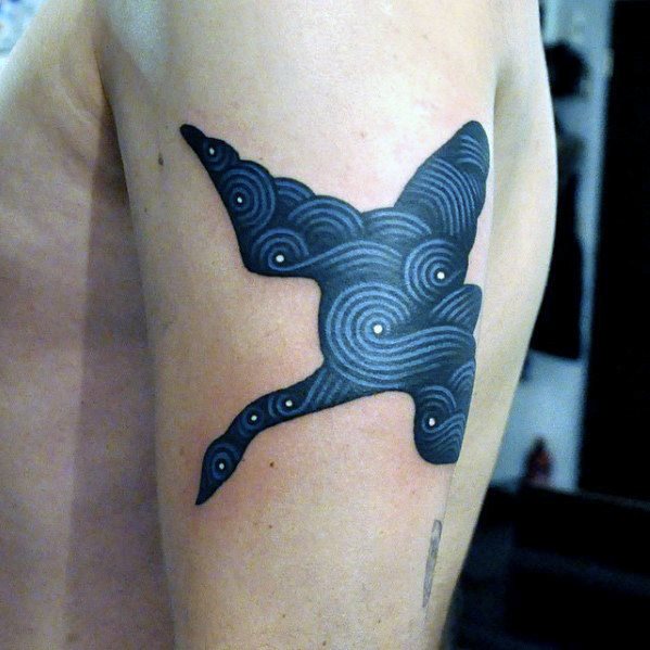 tatuaje increible pequeno para hombre 25