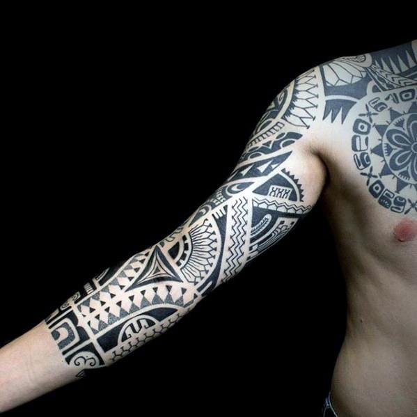 tatuaje increible tribal para hombre 37