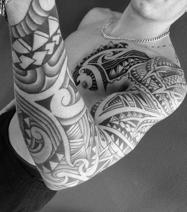 tatuaje increible tribal para hombre 44
