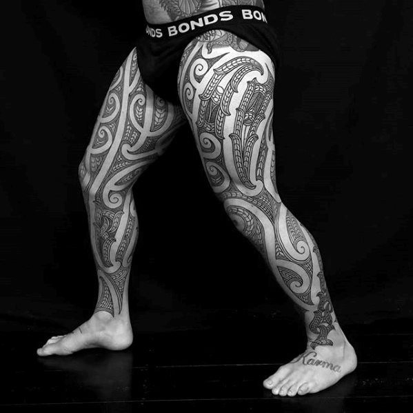 tatuaje increible tribal para hombre 52