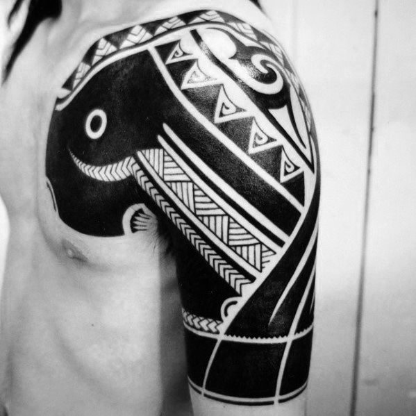 tatuaje increible tribal para hombre 54