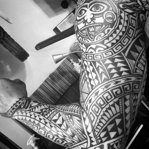 tatuaje increible tribal para hombre 66