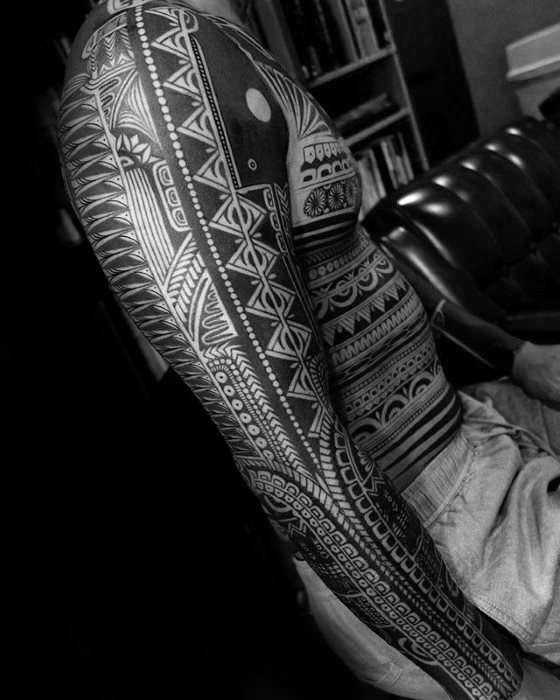 tatuaje increible tribal para hombre 72
