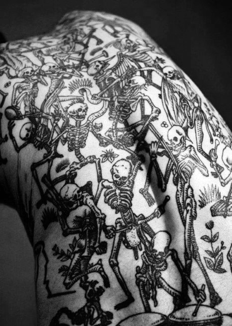 tatuaje inusual para hombre 31