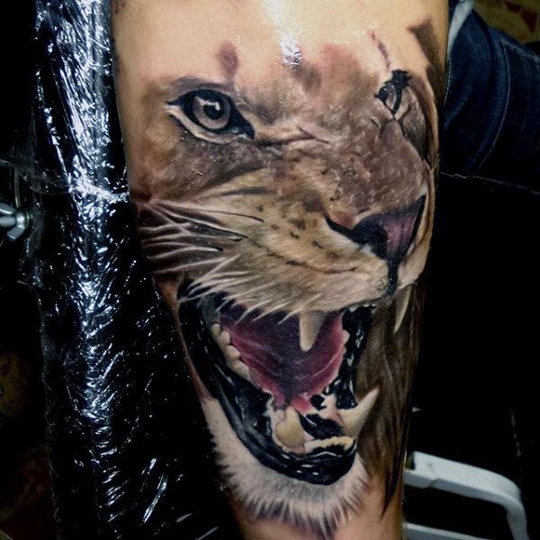tatuaje leon para hombre 02