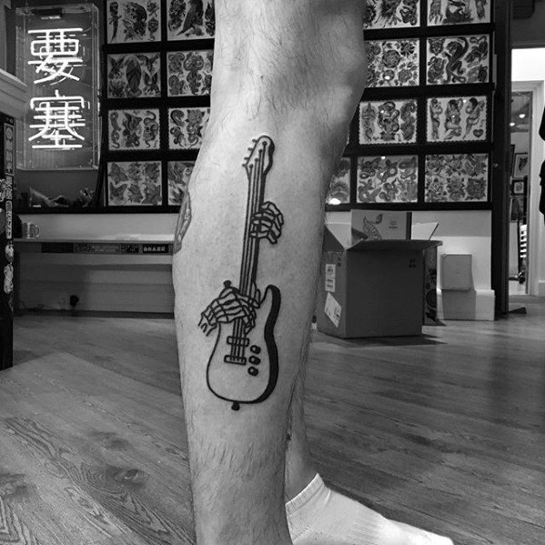 tatuaje musical simple para hombre 02