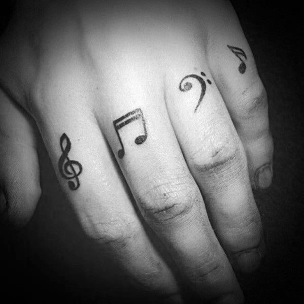 tatuaje musical simple para hombre 06