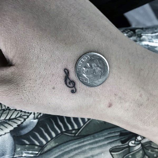 tatuaje musical simple para hombre 07