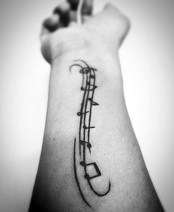 tatuaje musical simple para hombre 08