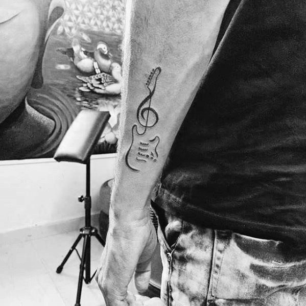 tatuaje musical simple para hombre 23