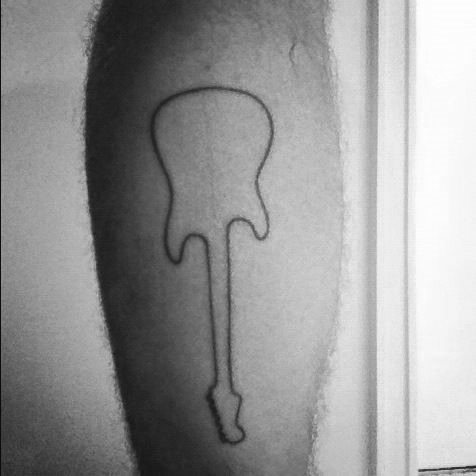 tatuaje musical simple para hombre 24
