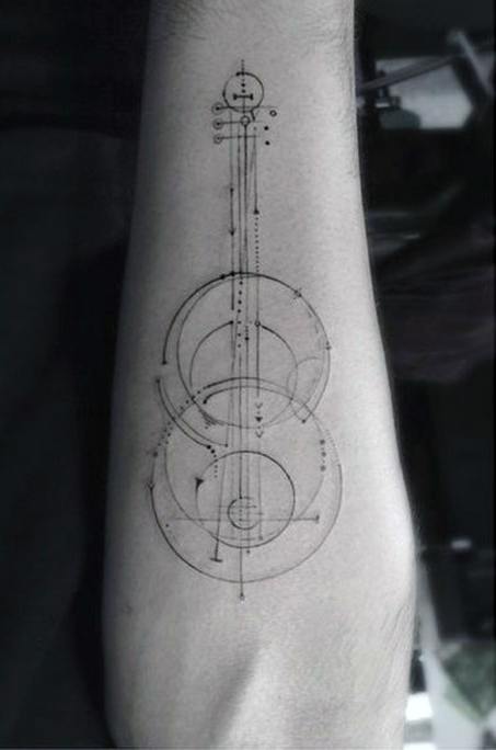 tatuaje musical simple para hombre 38
