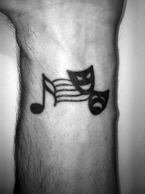 tatuaje musical simple para hombre 40