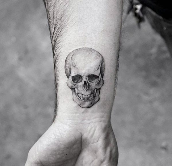 tatuaje pequeno perfecto para hombre 02