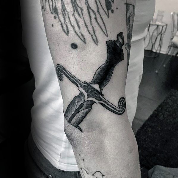 tatuaje pequeno perfecto para hombre 27
