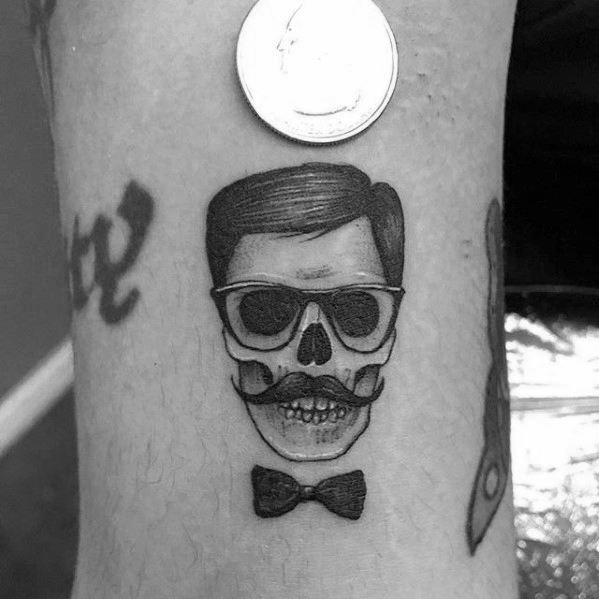 tatuaje pequeno perfecto para hombre 33
