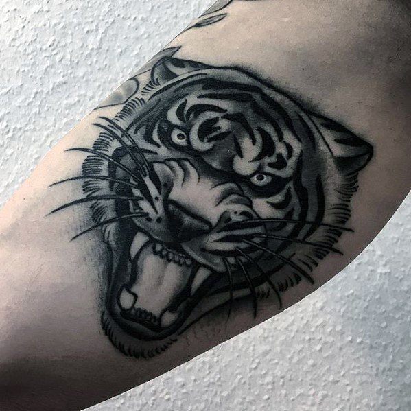 tatuaje pequeno perfecto para hombre 41