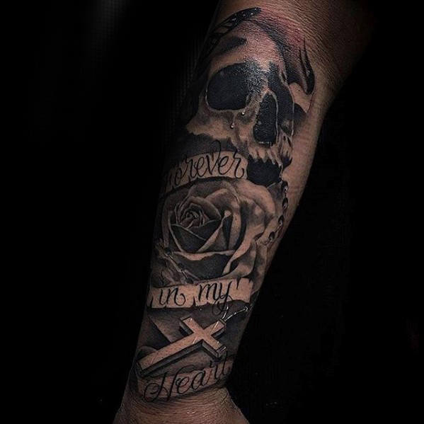 tatuaje preciosa cruz para hombre 03