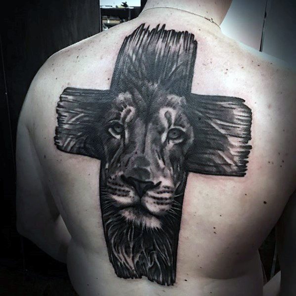 tatuaje preciosa cruz para hombre 19