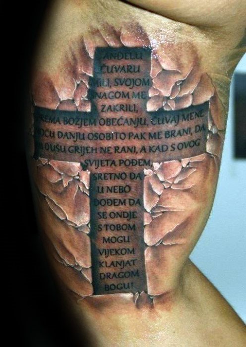 tatuaje preciosa cruz para hombre 21