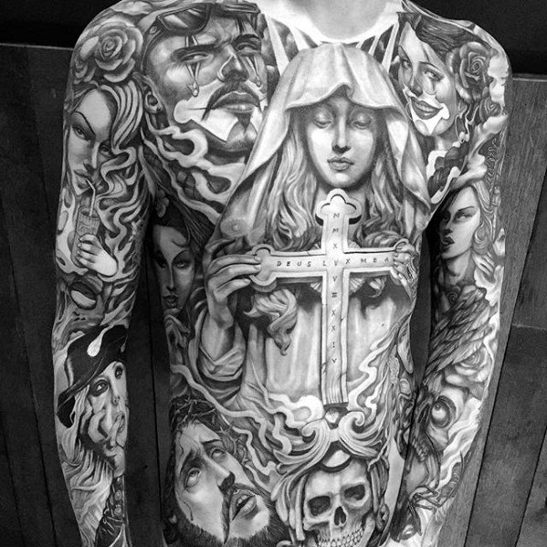 tatuaje preciosa cruz para hombre 27