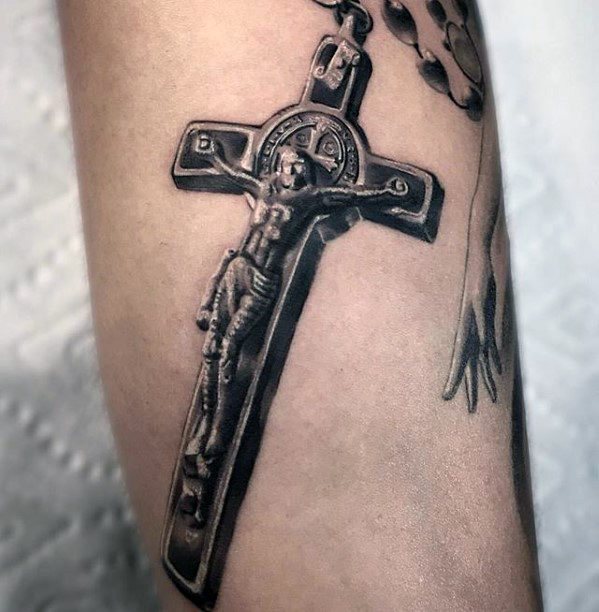 tatuaje preciosa cruz para hombre 28