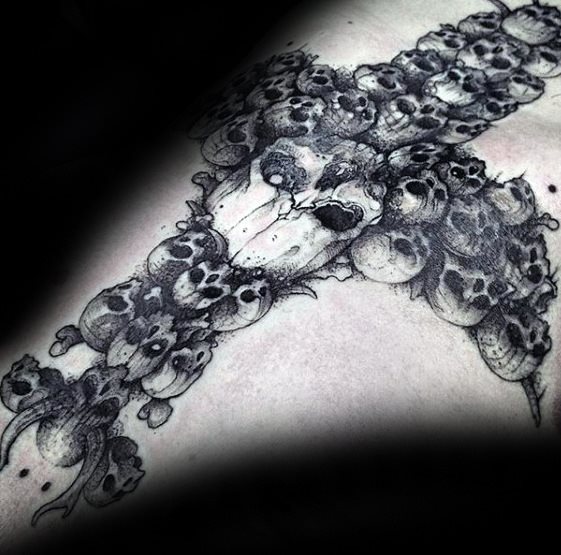 tatuaje preciosa cruz para hombre 31
