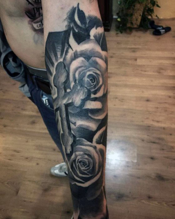 tatuaje preciosa cruz para hombre 44