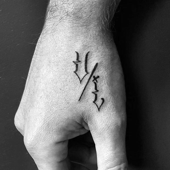 tatuaje precioso pequeno para hombre 09