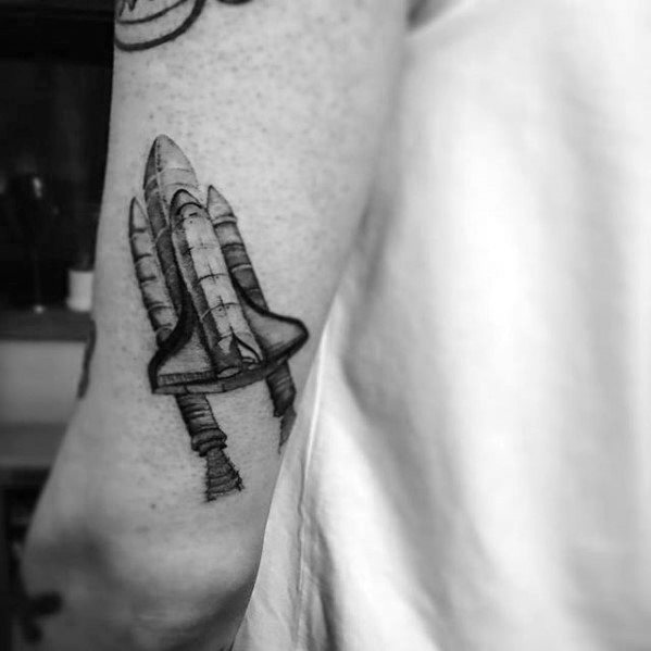 tatuaje precioso pequeno para hombre 36