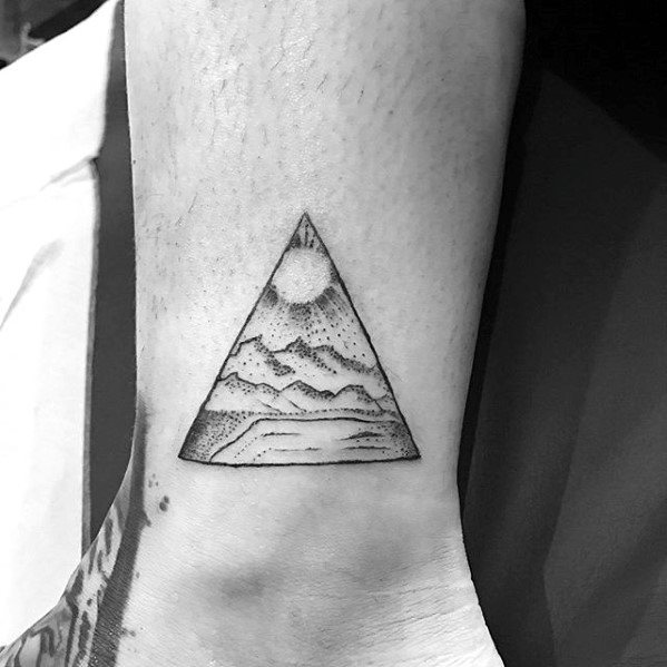 tatuaje precioso pequeno para hombre 40