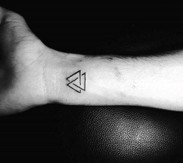tatuaje simple antebrazo para hombre 04