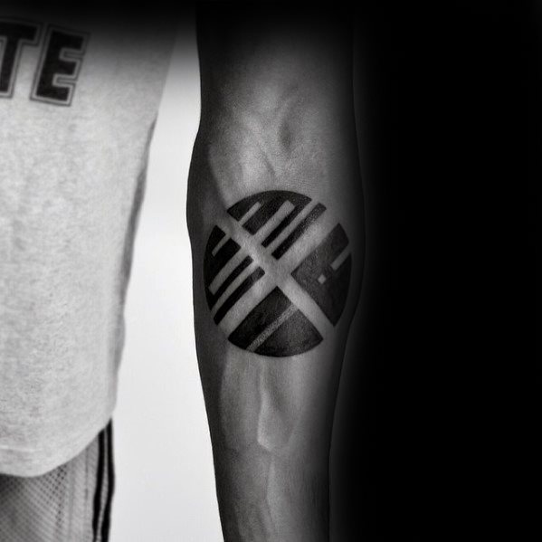 tatuaje simple antebrazo para hombre 23