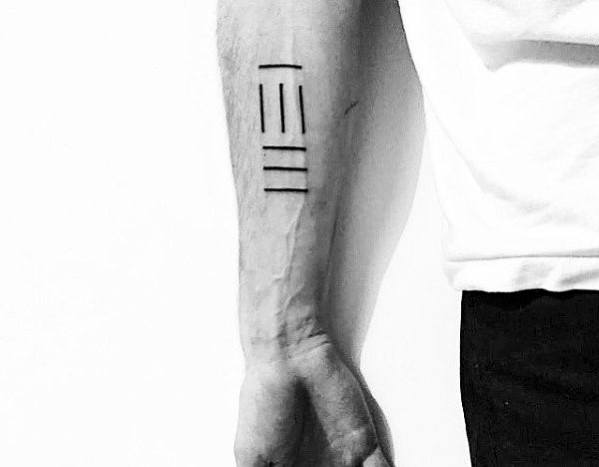 tatuaje simple antebrazo para hombre 31