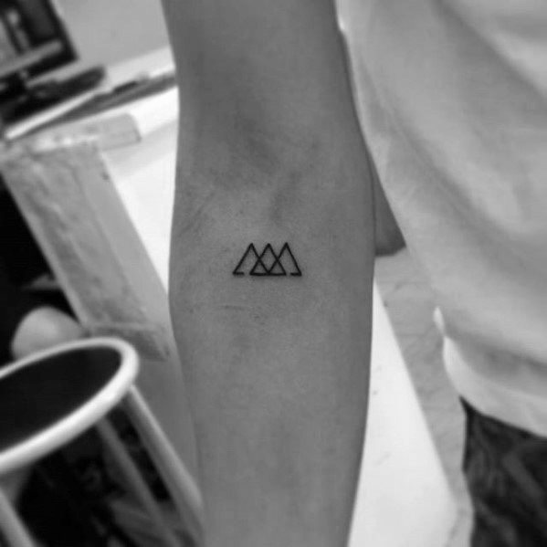 tatuaje simple antebrazo para hombre 36