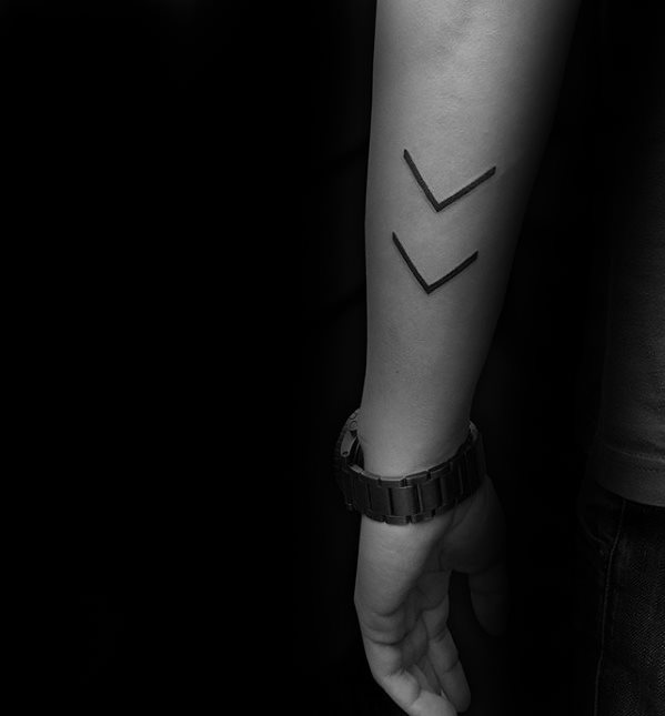 tatuaje simple antebrazo para hombre 37
