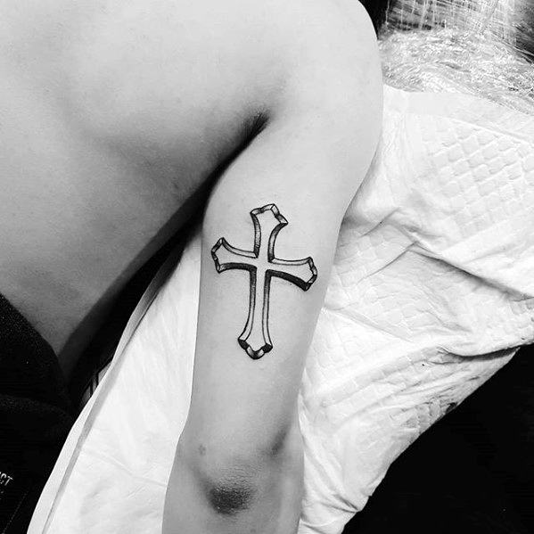 tatuaje simple cristiano para hombre 07